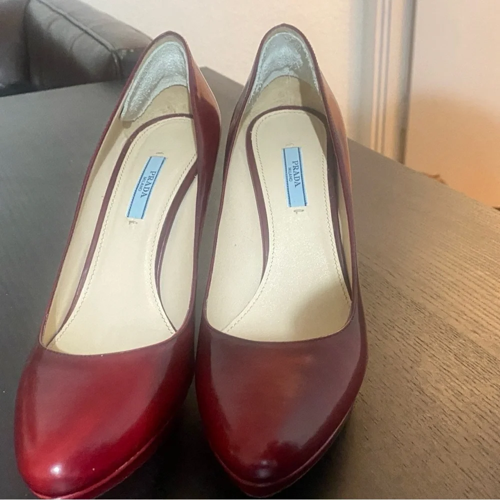 PRADA - Red Rounded High Heels Authentic - Picture 2 of 8